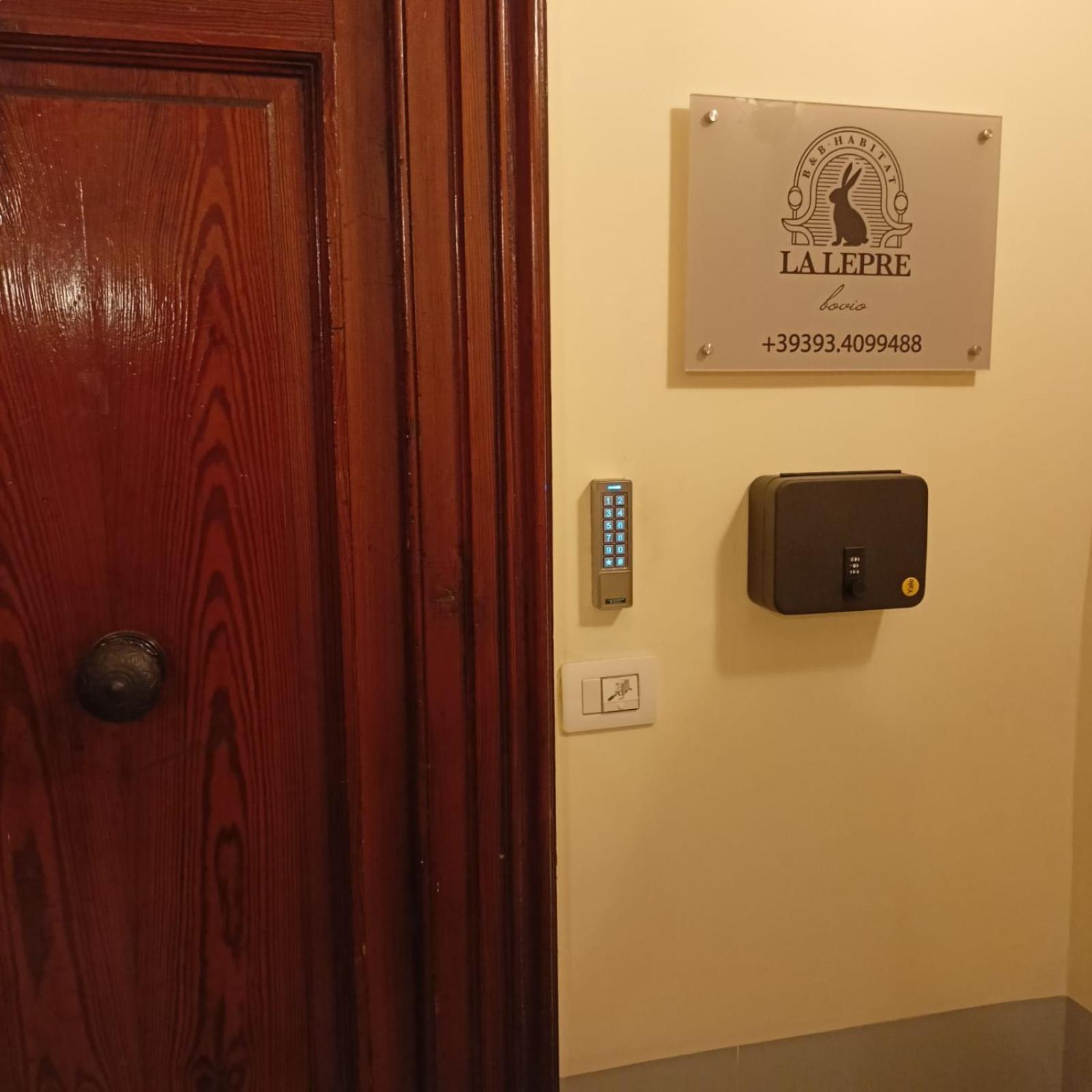 La Lepre Felice-Bovio Hotel เนเปิลส์ ภายนอก รูปภาพ